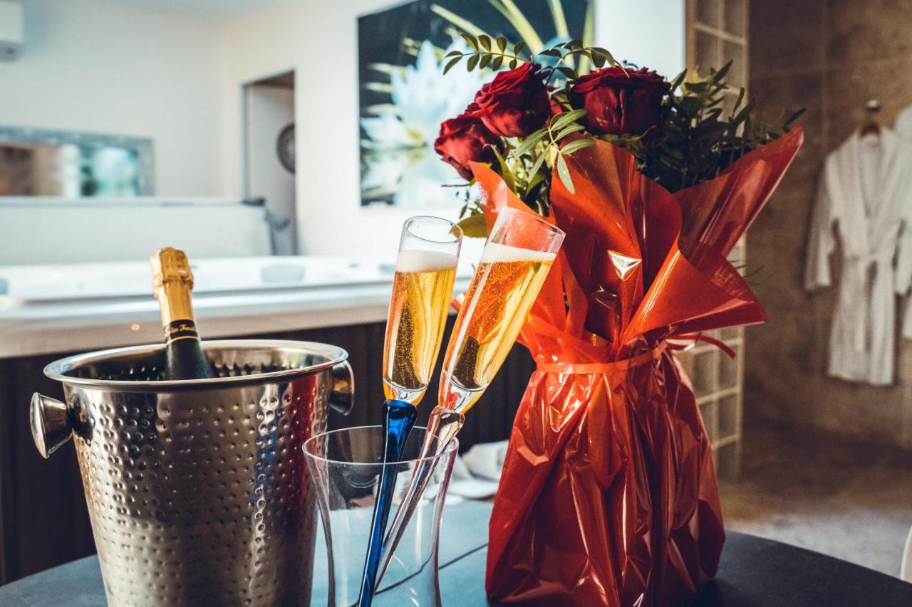 Chambre D'Hote Romantique Avec Spa Privatif Domaine Les Nuits Envoutees - Vezenobres Eksteriør billede
